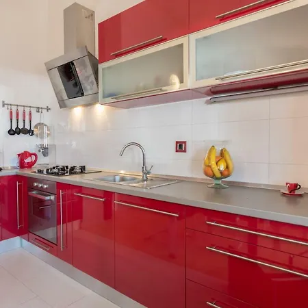 Ina Apartment *